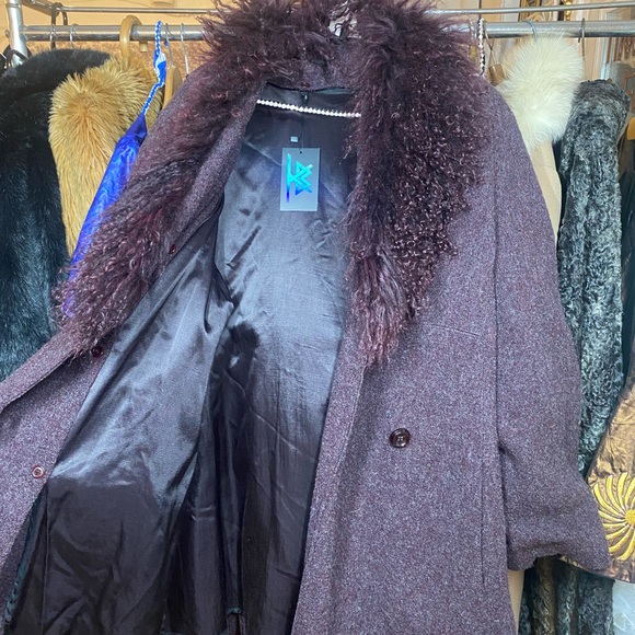 100% Virgin wool coat with faux fur collar - Picture 2 of 7